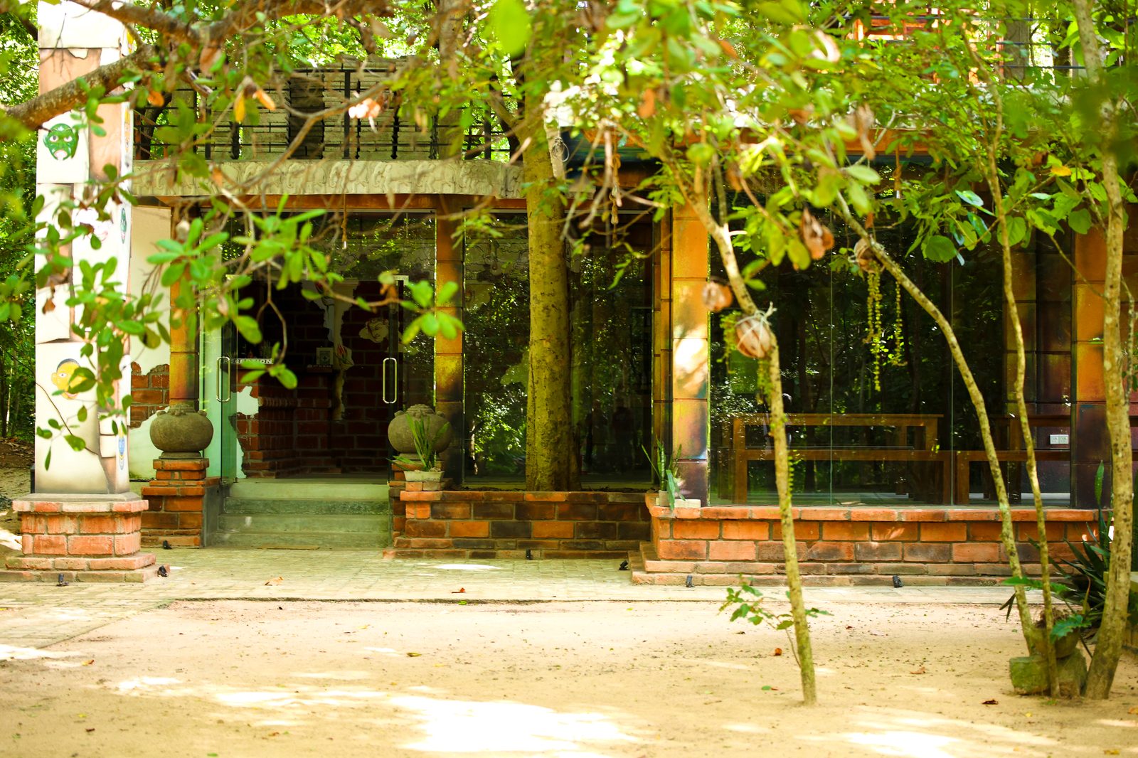 Decorative pillar at the cabin entrance